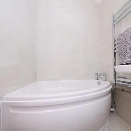 Hoxne - Daisy With Private Hot Tub בית נופש יורק