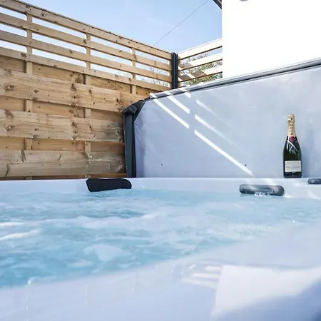 בית נופש Hoxne - Daisy With Private Hot Tub *
